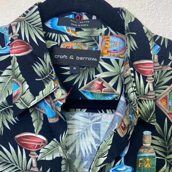 Men’s Beer Button Down Collard Casual Shirt By: Croft & Barrow Size Medium - Picture 3 of 5